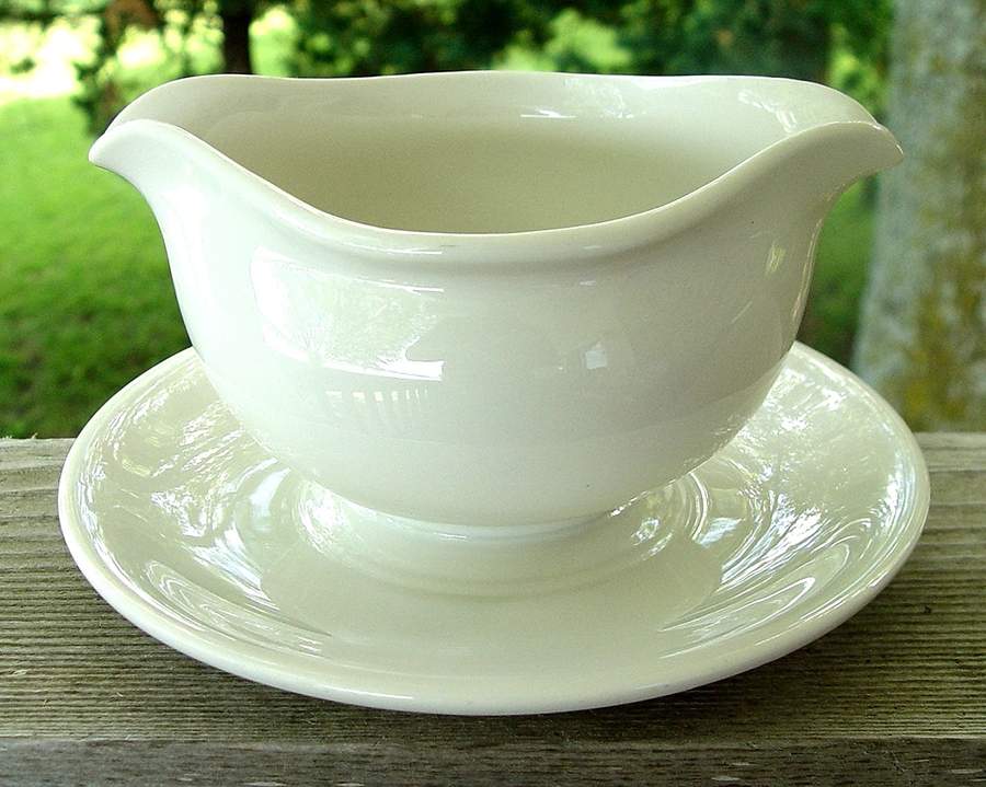 SY413 Gravy Boat with Attached Underplate by Syracuse-1