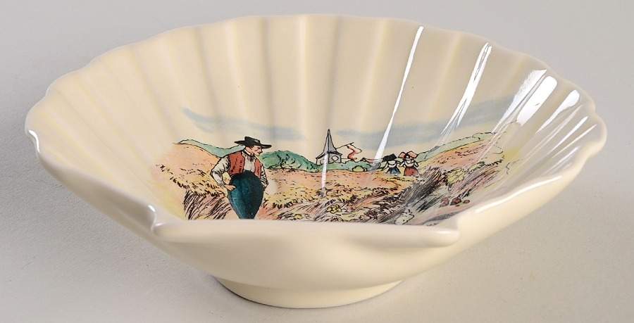 Obernai 6" Shell Shaped Dish by Sarreguemines-1