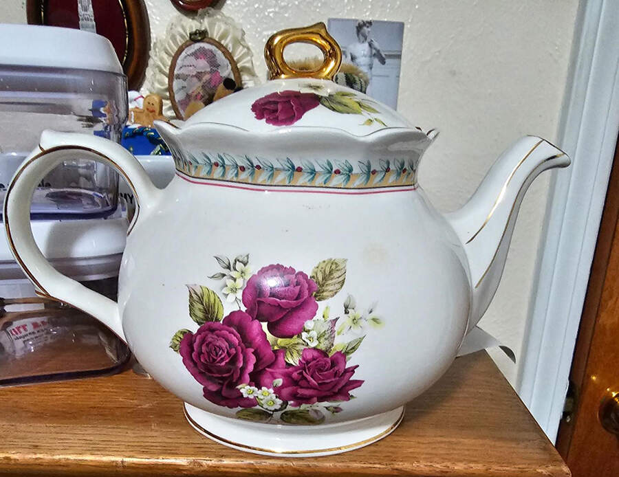 England's Rose Teapot & Lid by Sadler-1