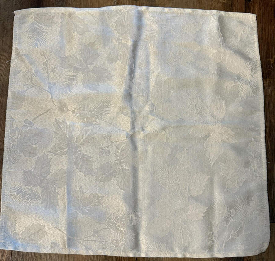 Holly Berry 16" Cloth Napkin by Spode-1