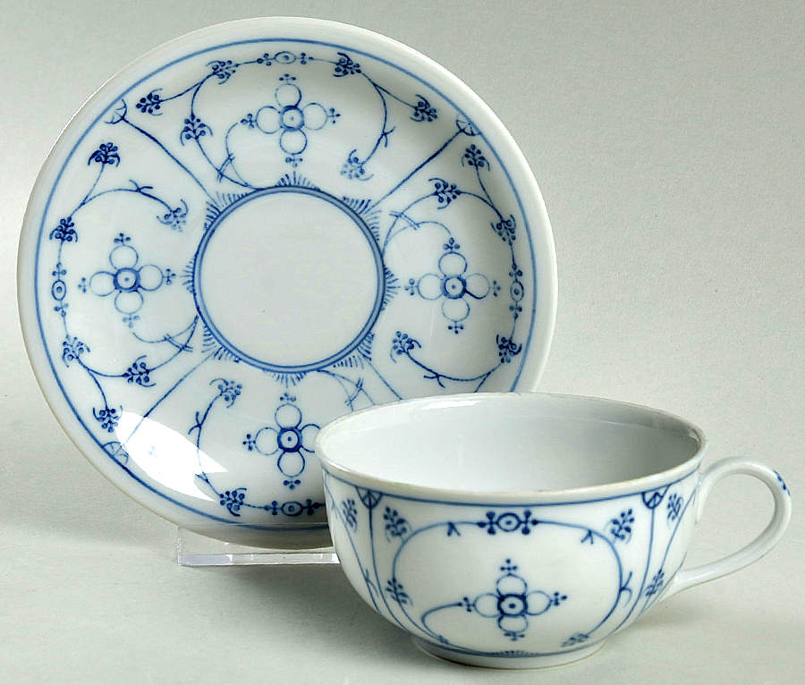 SCH263 Flat Cup & Saucer Set by Schumann - Bavaria-1