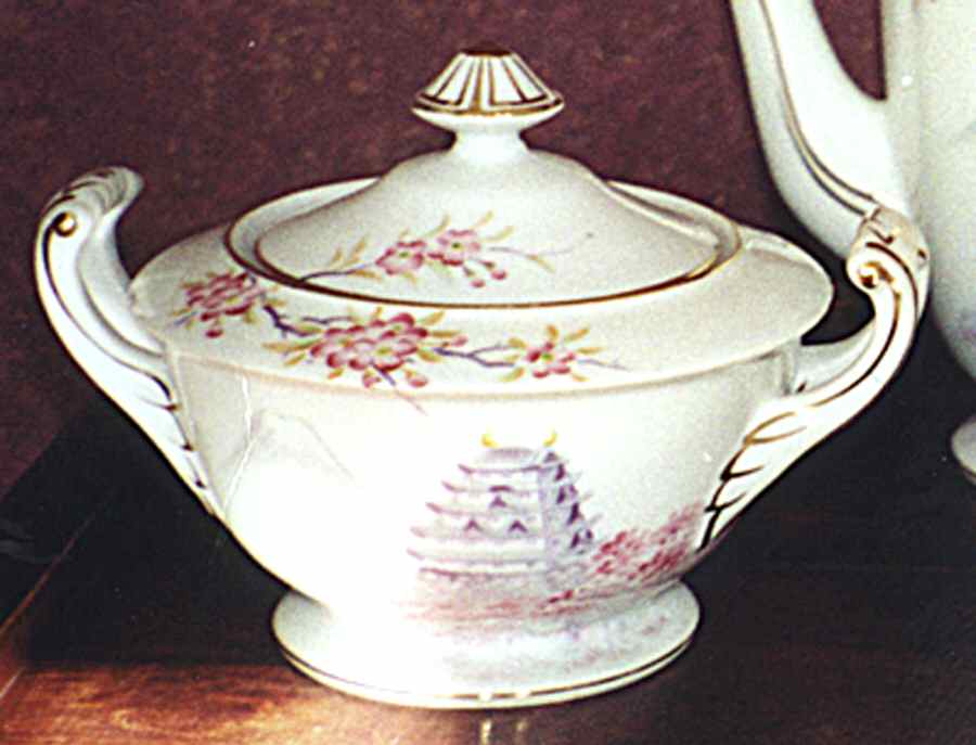 SAN55 Sugar Bowl & Lid by Sango-1