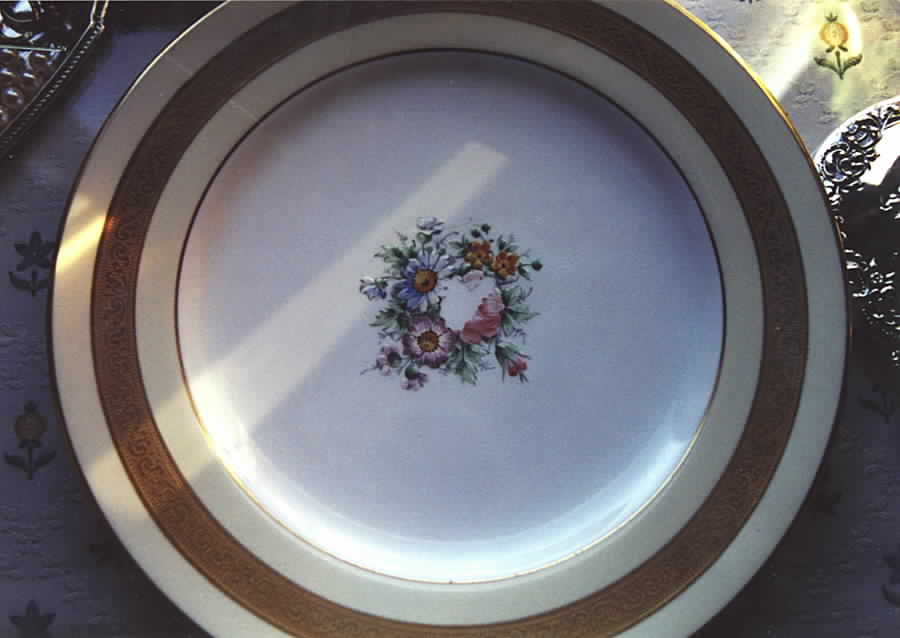 R2785 Dinner Plate by Spode-1