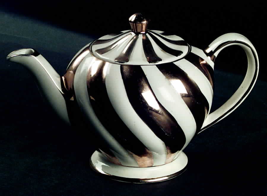 1552 Teapot & Lid by Sadler-1