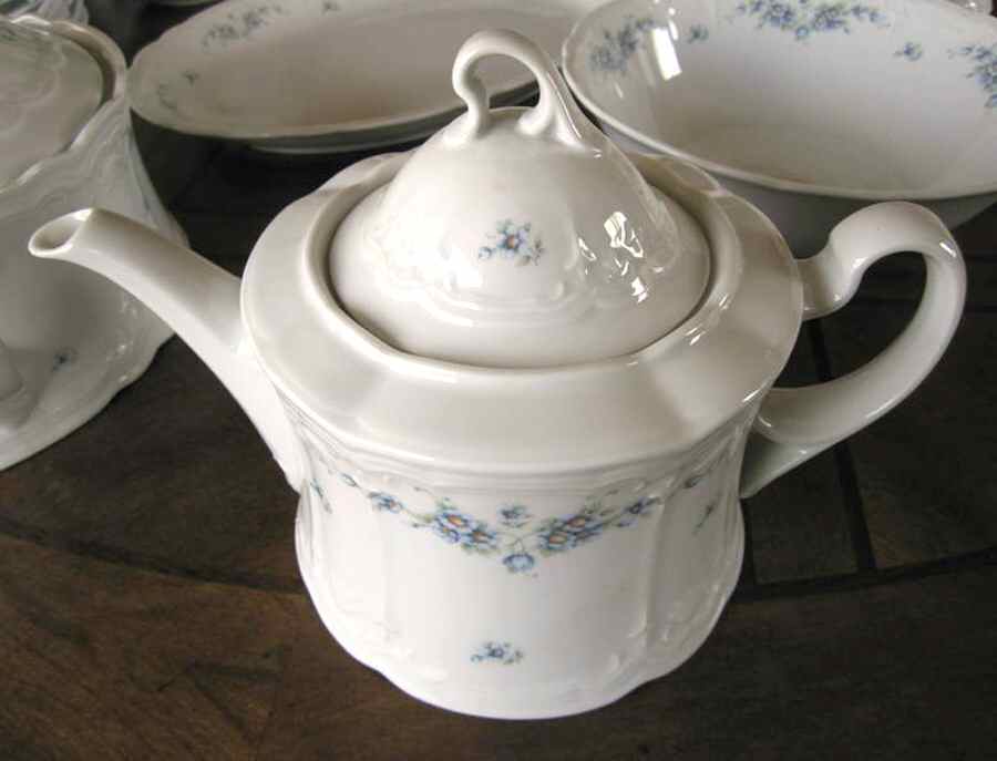 SLT207 Teapot & Lid by Seltmann-1