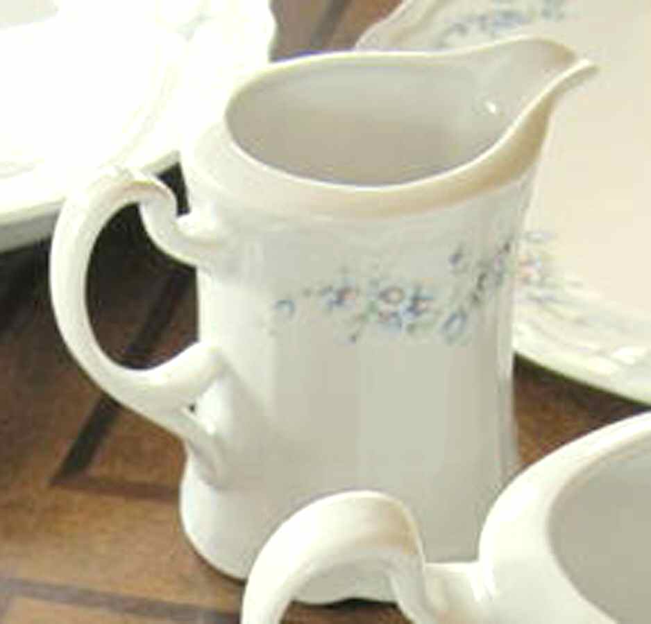 SLT207 Creamer by Seltmann-1