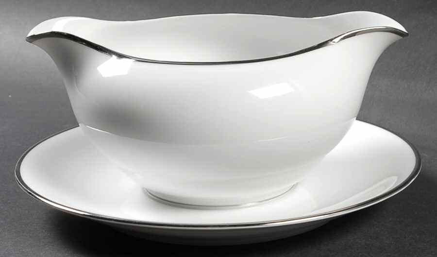 1077 Gravy Boat with Attached Underplate by Sone-1