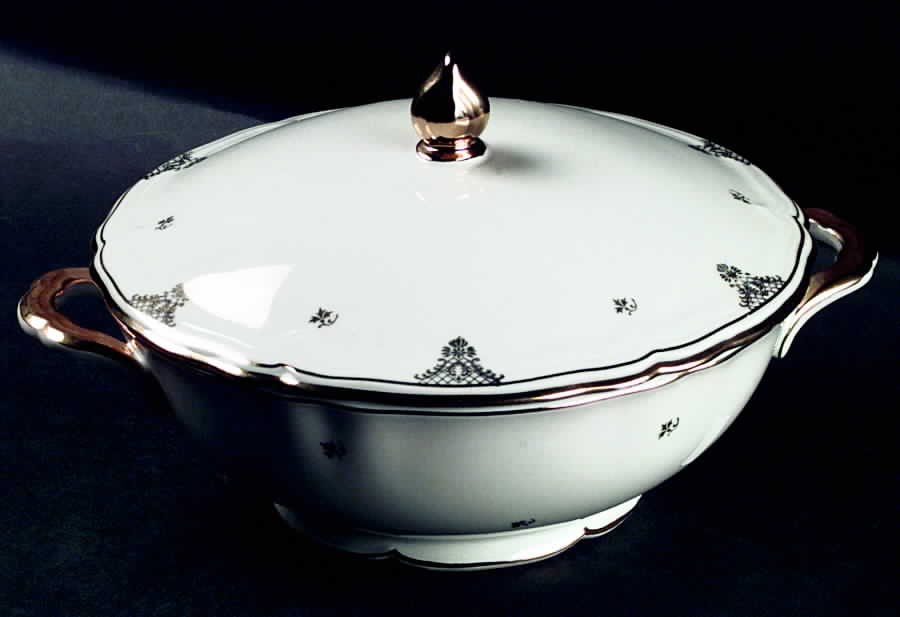 SLT218 Round Covered Vegetable by Seltmann-1