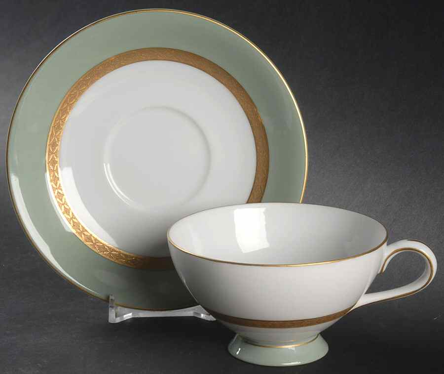 5077 Footed Cup & Saucer Set by Sone-1