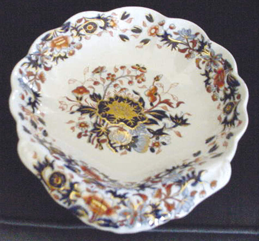 3504 Shell Shaped Dish by Spode-1