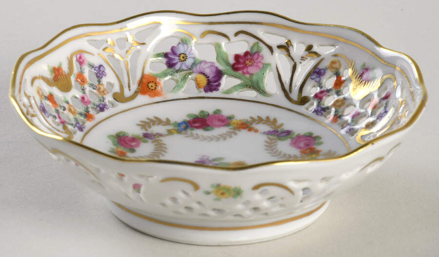 SCH304 4" Round Nut Dish by Schumann - Bavaria-1