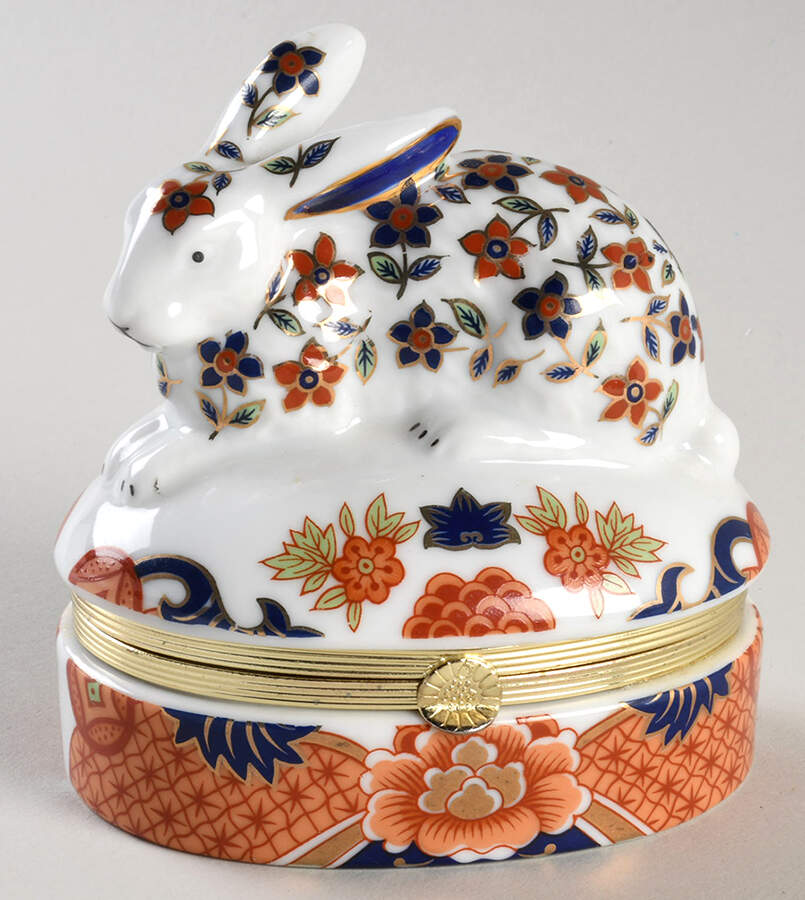 Classic Imari Figural Covered Box with Hinged Lid by Sadek-1