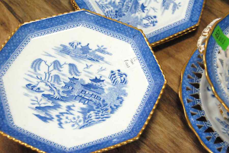 Mandarin (Chelsea, Gold Trim) Octagonal Luncheon Plate by Spode-1