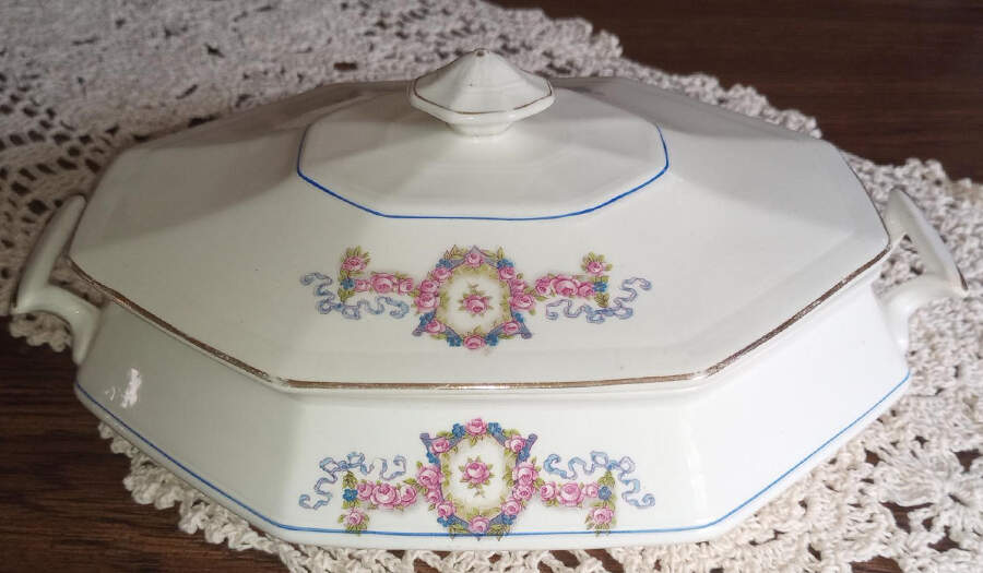 SEB72 Round Covered Vegetable by Sebring Pottery-1