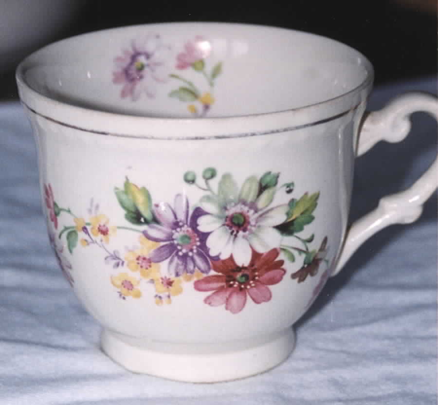 SWI133 Footed Cup by Swinnertons-1