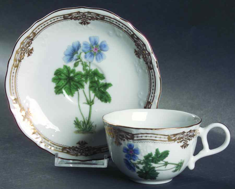 Golden Botanical Flat Cup & Saucer Set by Sadek-1