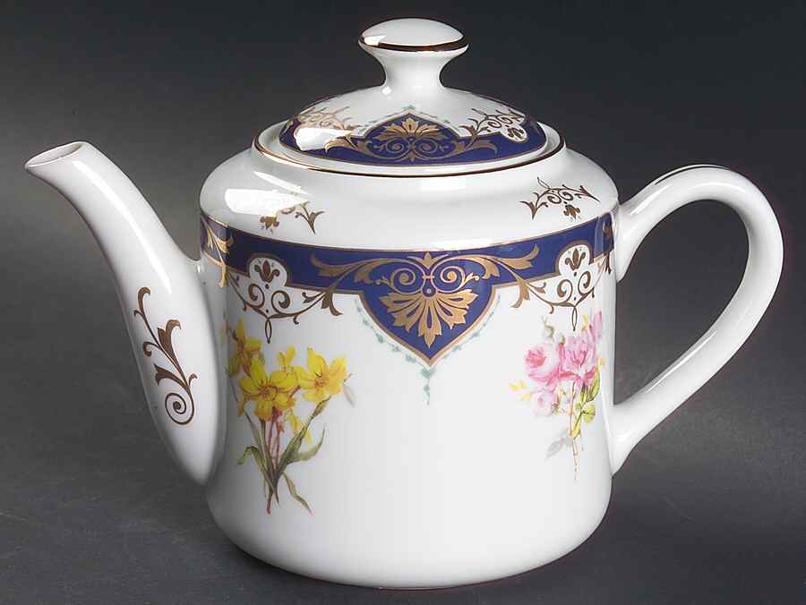 Vanderbilt Service Teapot & Lid by Sadek-1