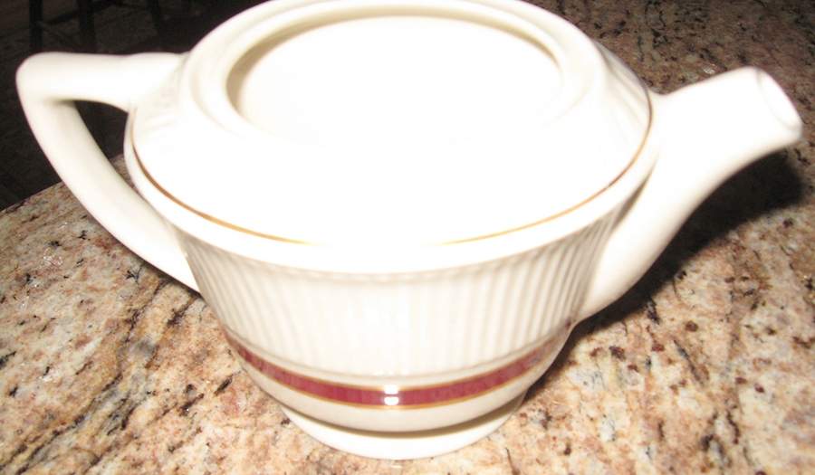 05650 Teapot No Lid by Shenango-1