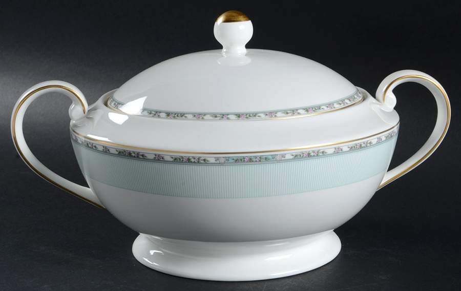 Silk Line Green Tureen &  Lid by Sasgonu-1