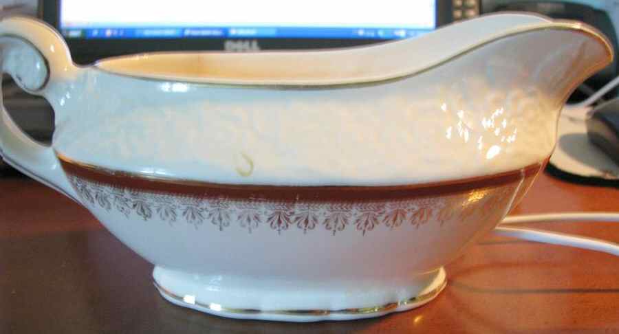 447-38 Gravy Boat by Sovereign Potters-1