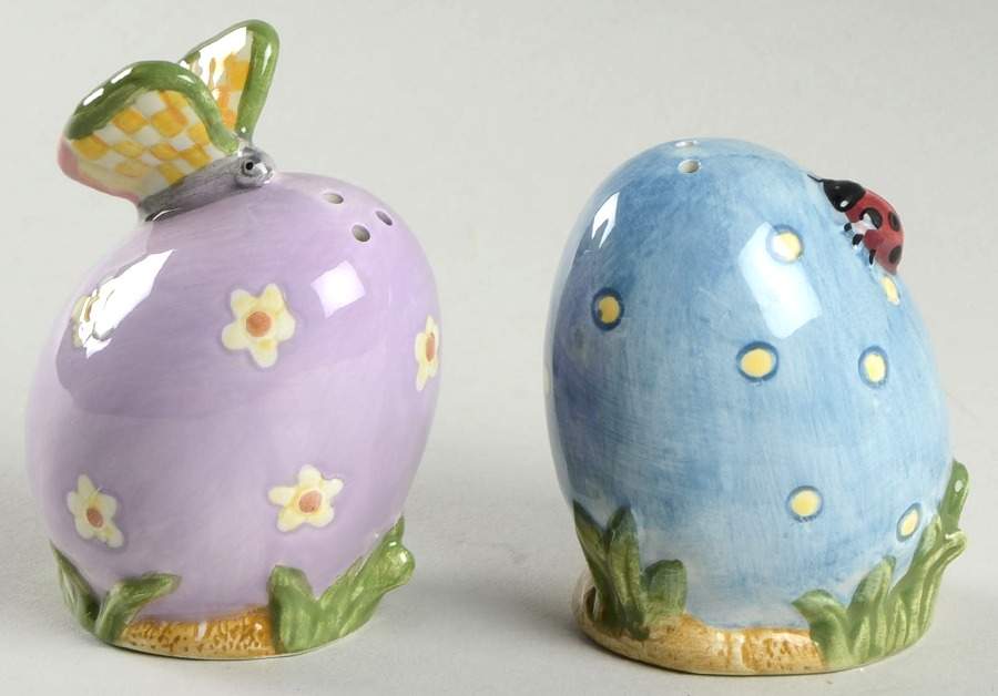 Easter Figural Salt and Pepper by Sakura-1