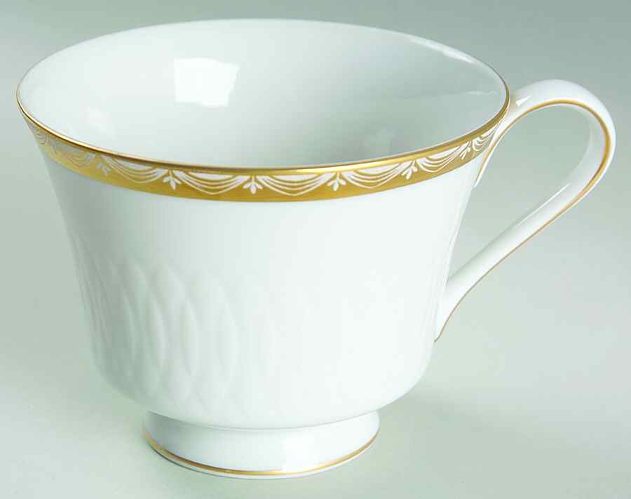 Exquisite Footed Cup by Sango-1