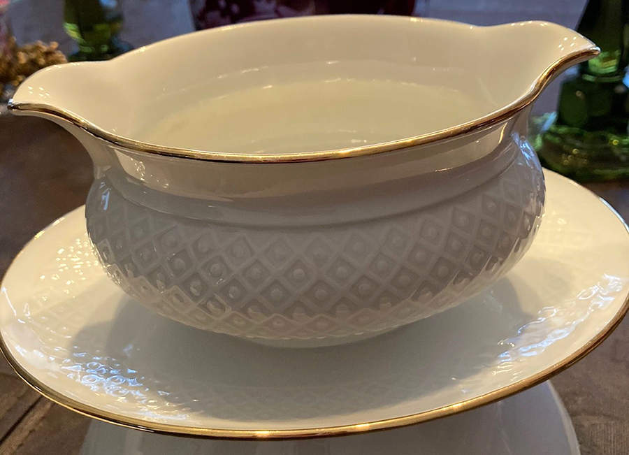 19330 Gravy Boat with Attached Underplate by Seltmann-1