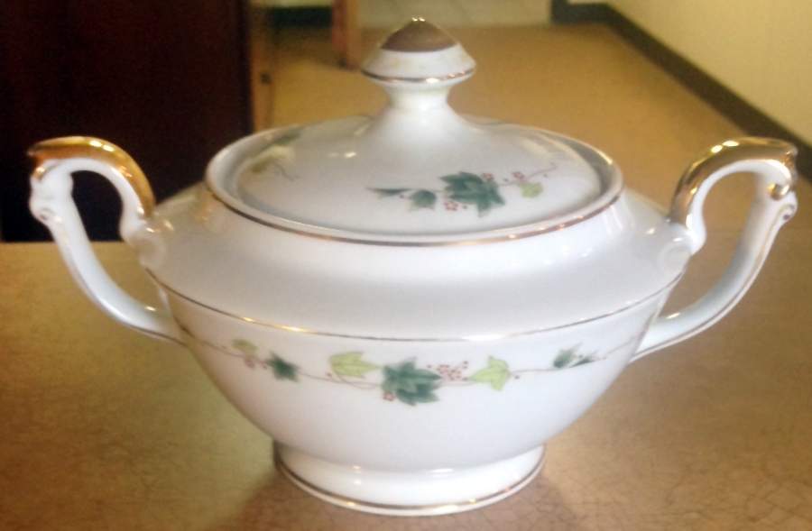 Castle Ivy Sugar Bowl & Lid by Seyei Toki Co-1