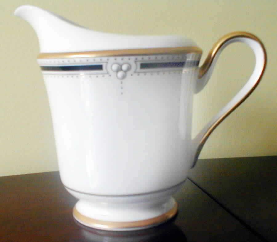 Cadeaux Creamer by Sango-1