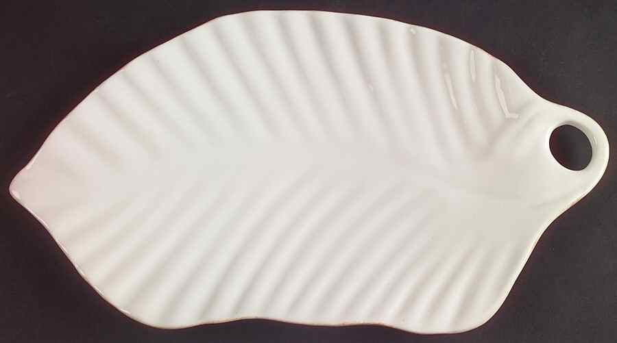 Grand Buffet 11" Leaf Dish by Sabatier-1