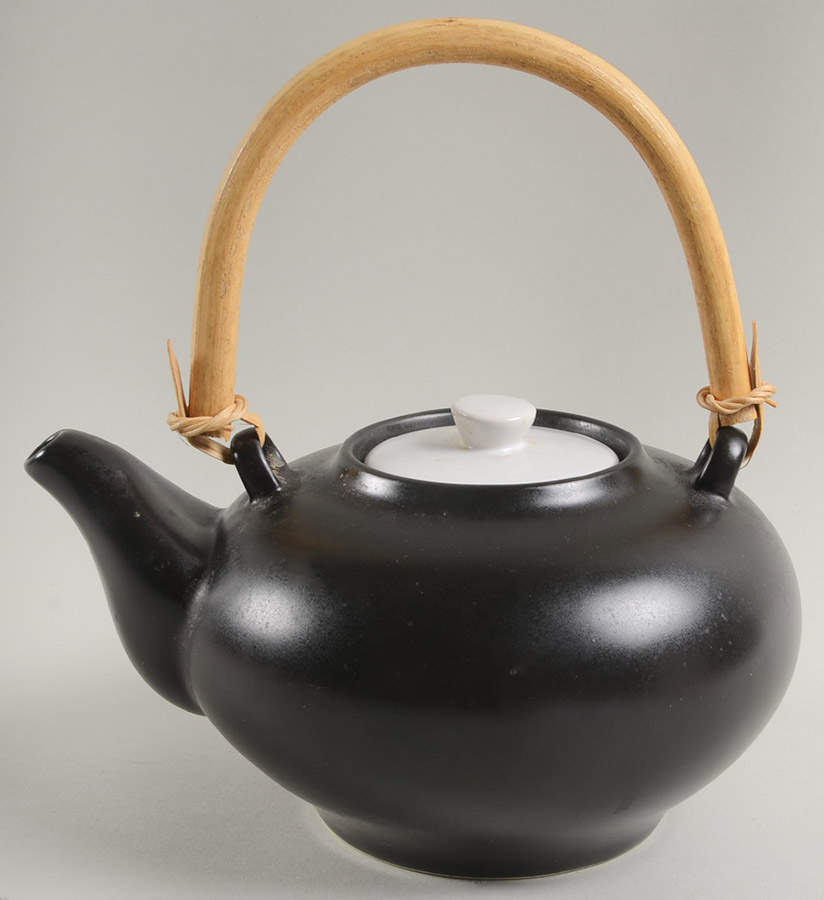 Jet Black Teapot & Lid by Studio Nova-1
