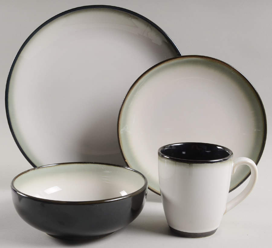 Nova Black (Newer, Grayish White Center) 32 Piece Set by Sango-1
