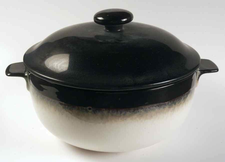 Nova Black (Newer, Grayish White Center) 2.5 Qt Round Covered Casserole by Sango-1