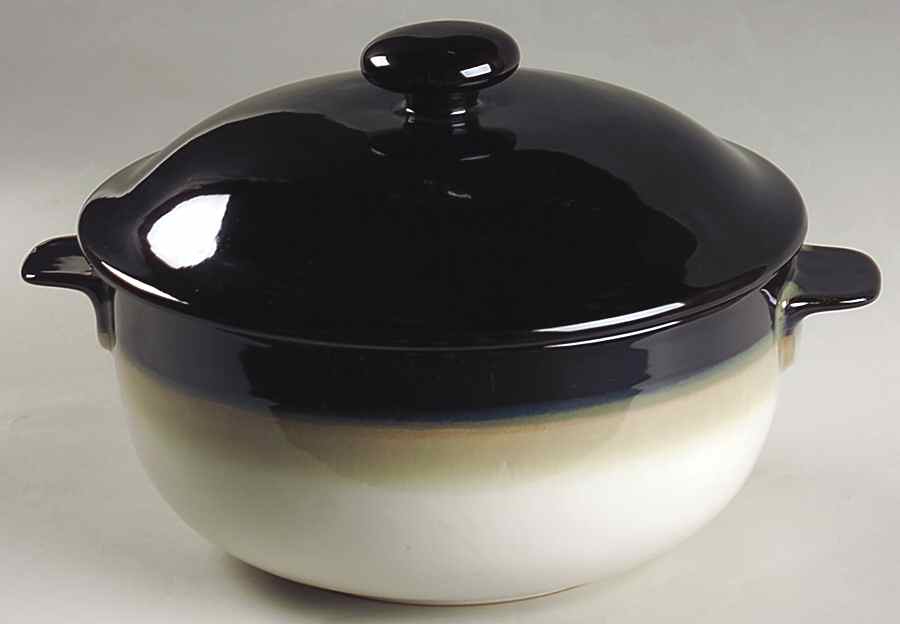 Nova Black (Newer, Grayish White Center) Lid for 2.5 Qt Round Casserole by Sango-1