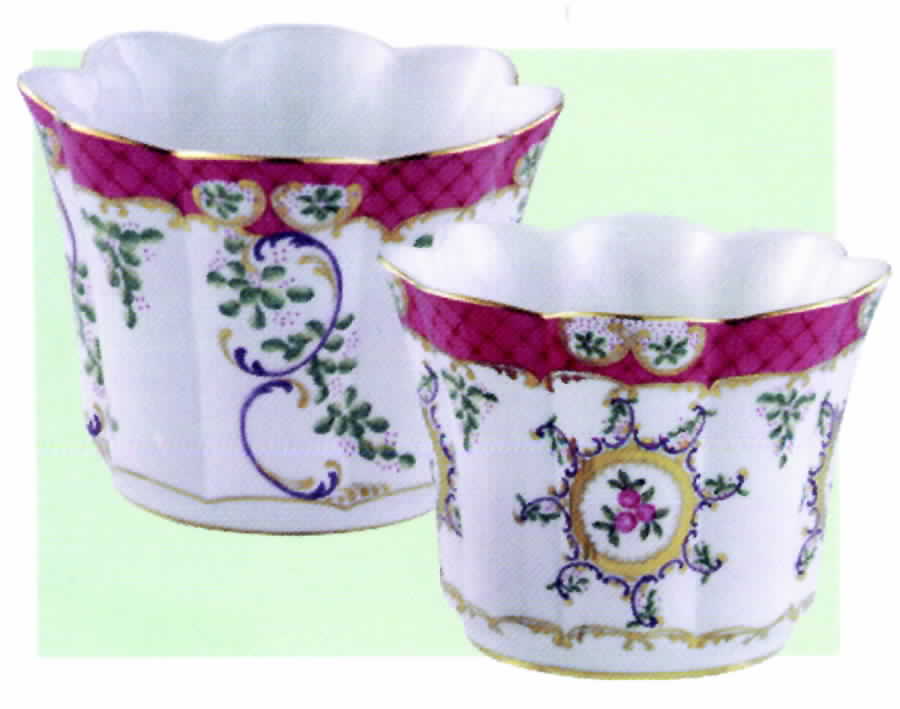 Manvers Scroll Large Cachepot by Sadek-1