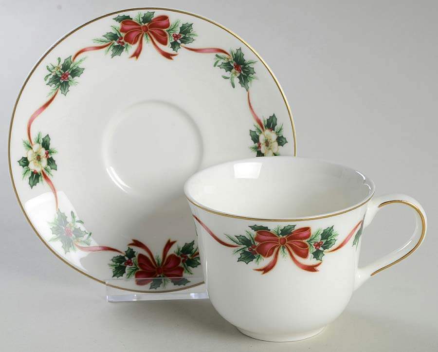 Holiday Garland Flat Cup & Saucer Set by St Andrews-1