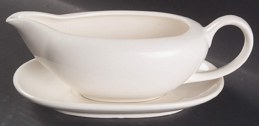 SIG33 Gravy Boat & Underplate by Signature-1