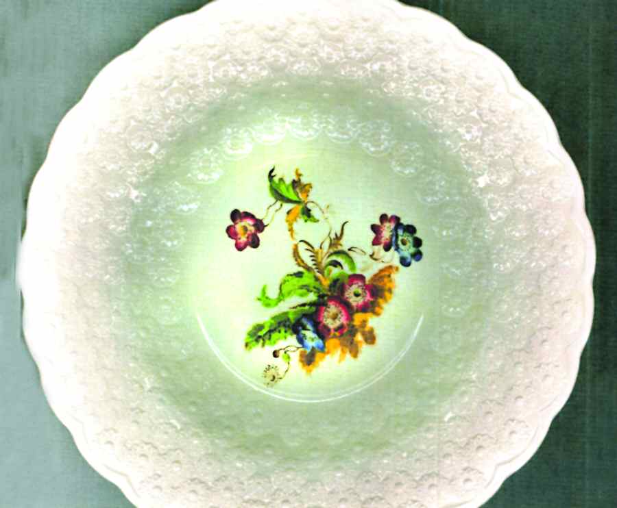 Wicker Lane (Daisy Embossed) Luncheon Plate by Spode-1