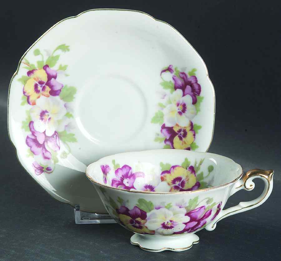 SAJ16 Footed Cup & Saucer Set by Saji-1