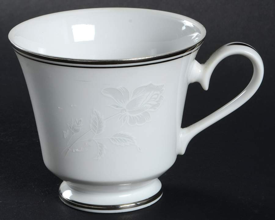 Carolyn (With Ring) Footed Cup by Seizan-1