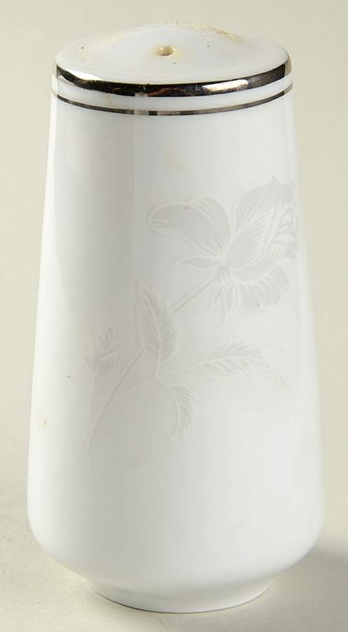 Carolyn (With Ring) Salt Shaker by Seizan-1