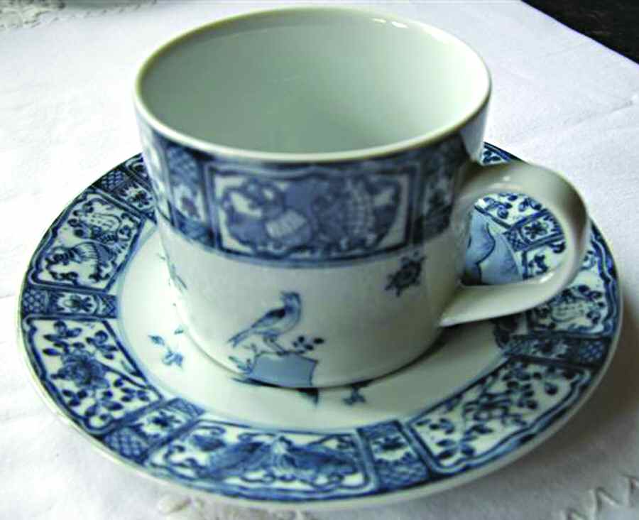 Imari Fantasia Flat Cup & Saucer Set by Seizan-1