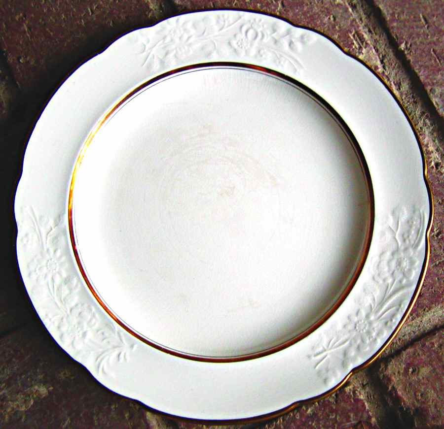 Imperial Fancies (Gold Trim) Luncheon Plate by Spode-1