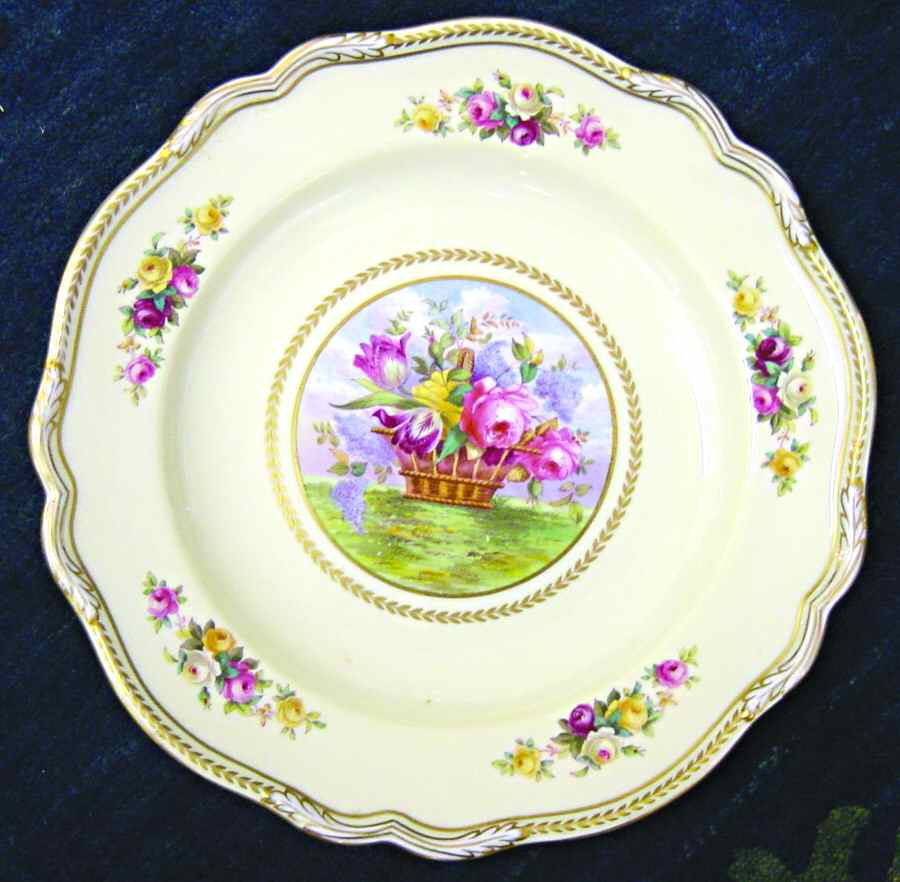 R9132 Dinner Plate by Spode-1