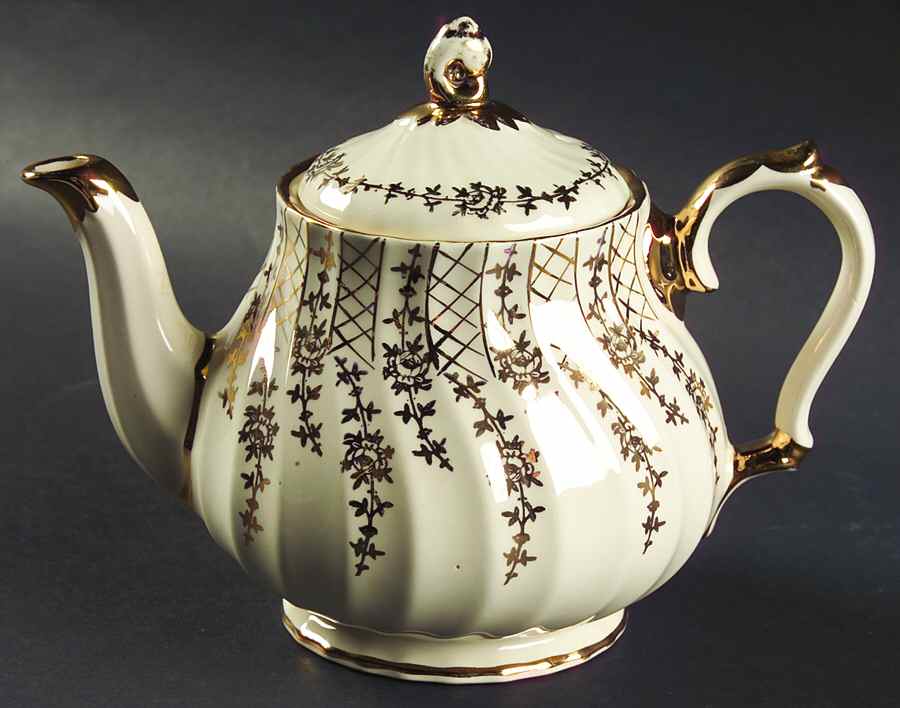 3046 Teapot & Lid by Sadler-1