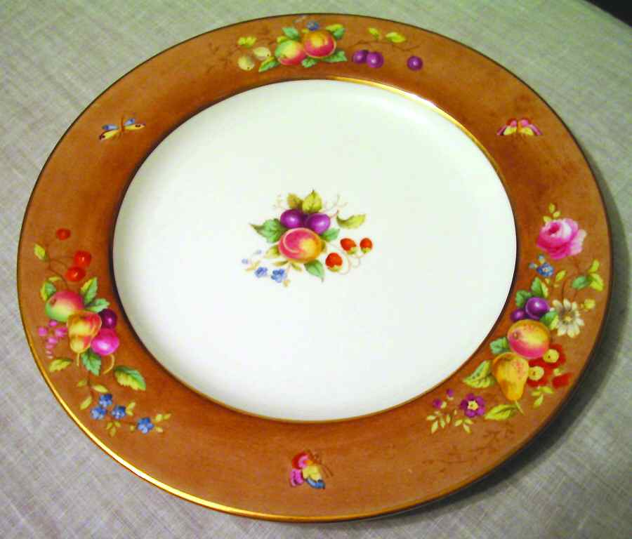R7041 Dinner Plate by Spode-1
