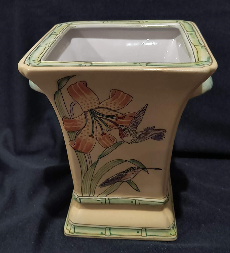 Hummingbird Collection 7" Cachepot by Sadek-1