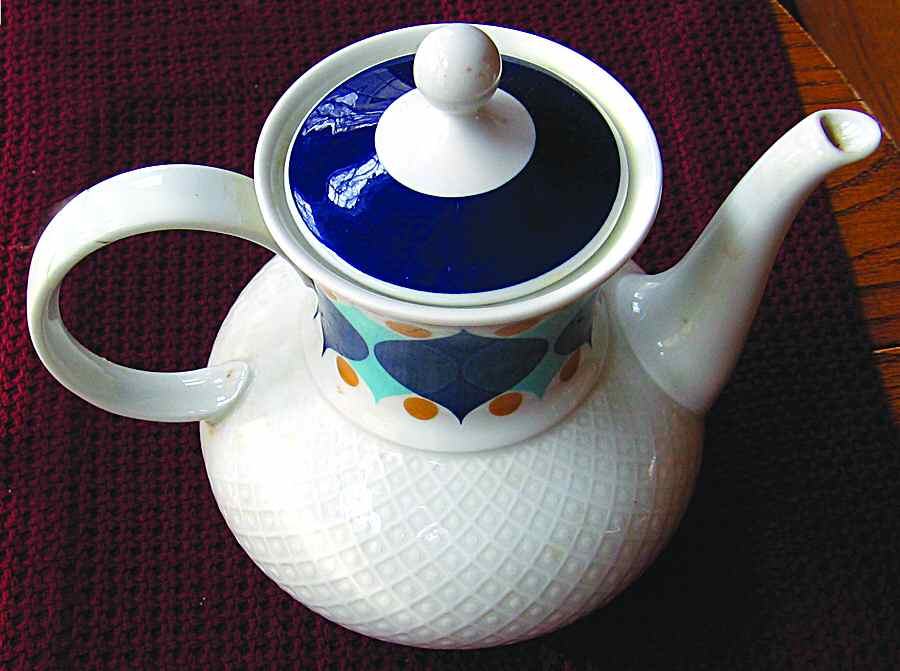 SLT340 Teapot & Lid by Seltmann-1