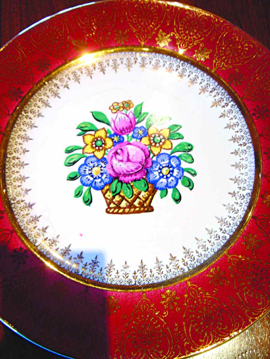 Lady Astor Dinner Plate by Sebring Pottery-1