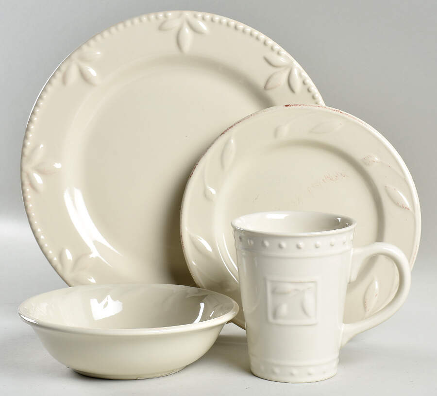Sorrento Ivory 32 Piece Estate Set by Signature-1